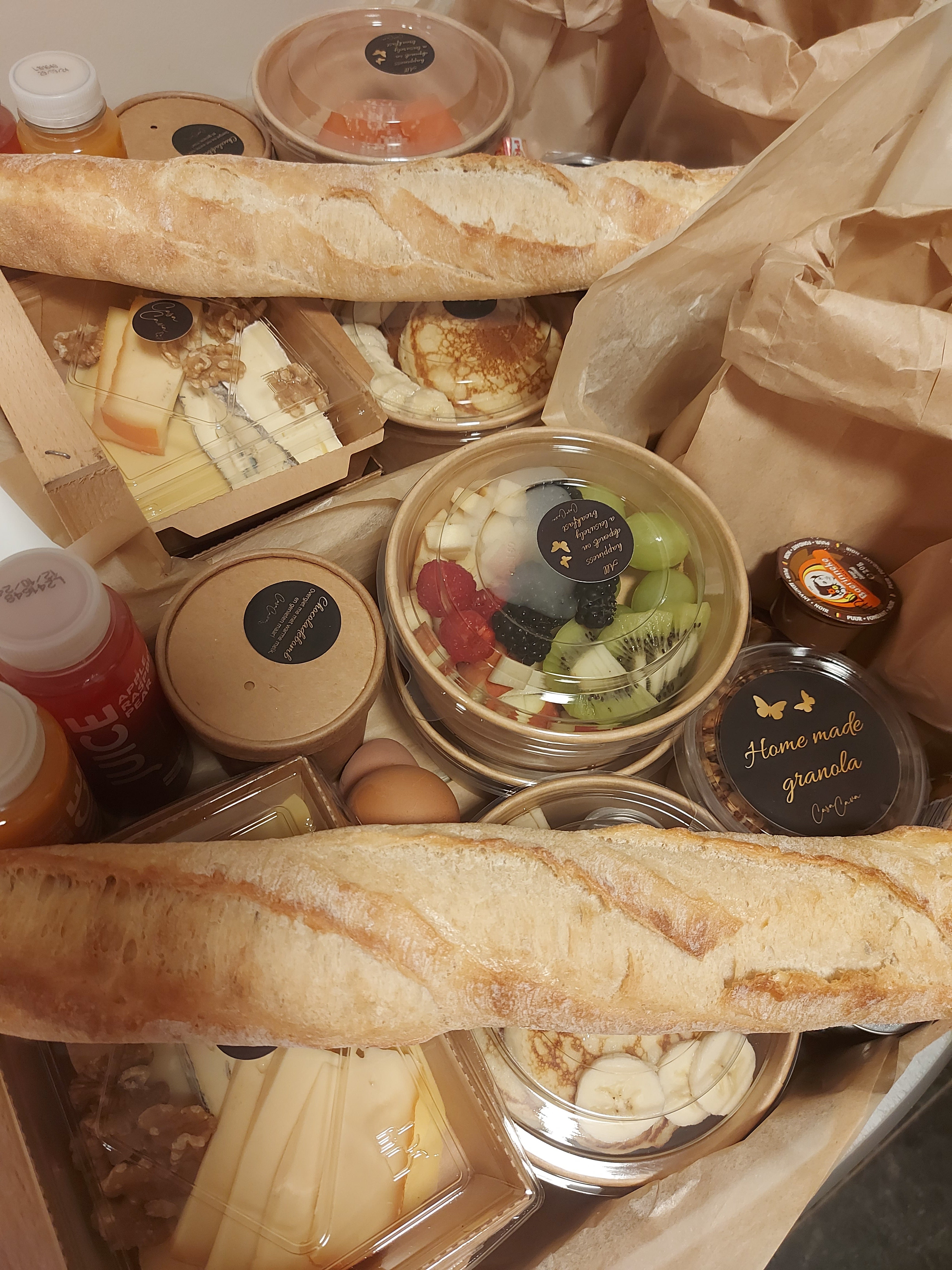 Onze morning essentials: ontbijt, kids & cava